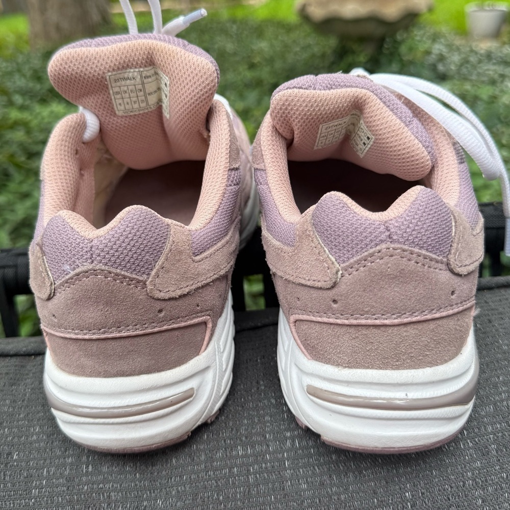 Like New! Vionic Walker Classic Walking Shoes Mau… - image 8